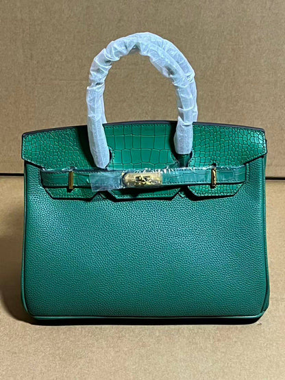 Hermes
 size 30 cm 
120 dhs❣️

Zain278
♥️♥️♥️