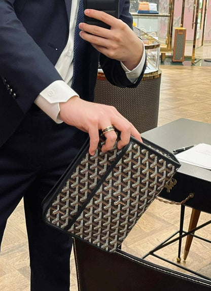 Goyard
 master 👌👌👌
170 dhs✅

Zain33
♥️♥️♥️