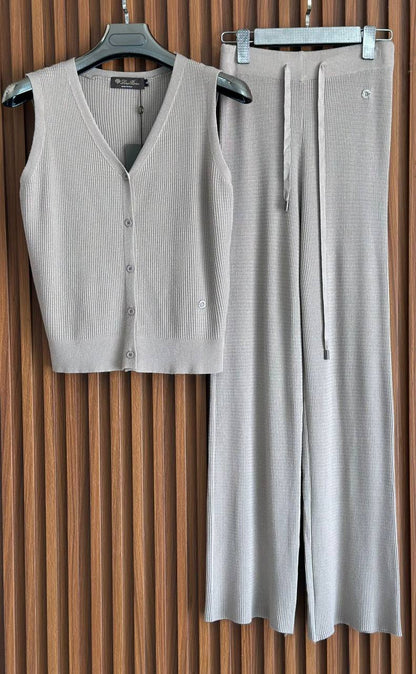 LORO PIANA
Women’s Set
Master Quality 
SML
450 dhs✅

Zain276
♥️♥️♥️