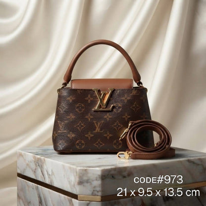 LV
ᴄᴀᴘᴜᴄɪɴᴇs ᴍᴏɴᴏɢʀᴀᴍ
ᴀɴᴅ ᴍᴏɴᴏ ᴇᴍᴘʀᴇɪɴᴛᴇ 
ɢᴏʟᴅ ᴛᴏɴᴇᴅ ʜᴀʀᴅᴡᴀʀᴇ
ᴡɪᴛʜ ʟᴏɴɢ ʙᴇʟᴛ sᴛʀᴀᴘ
sɪᴢᴇ : 21 cm

75 dhs🇦🇪🇦🇪

Zain31
♥️♥️♥️