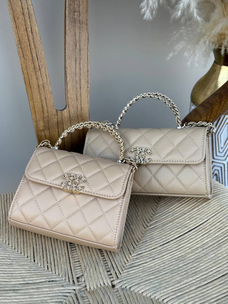 CHANEL
15cm
340 dhs✅
18cm
360 dhs✅
Top quality 
With box🎁

Zain167
♥️♥️♥️