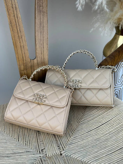 CHANEL
15cm
340 dhs✅
18cm
360 dhs✅
Top quality 
With box🎁

Zain167
♥️♥️♥️