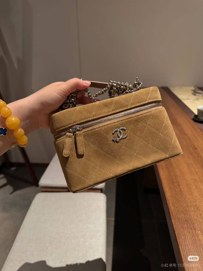 Chanel Master
260 dhs🌺

Zain10
♥️♥️♥️