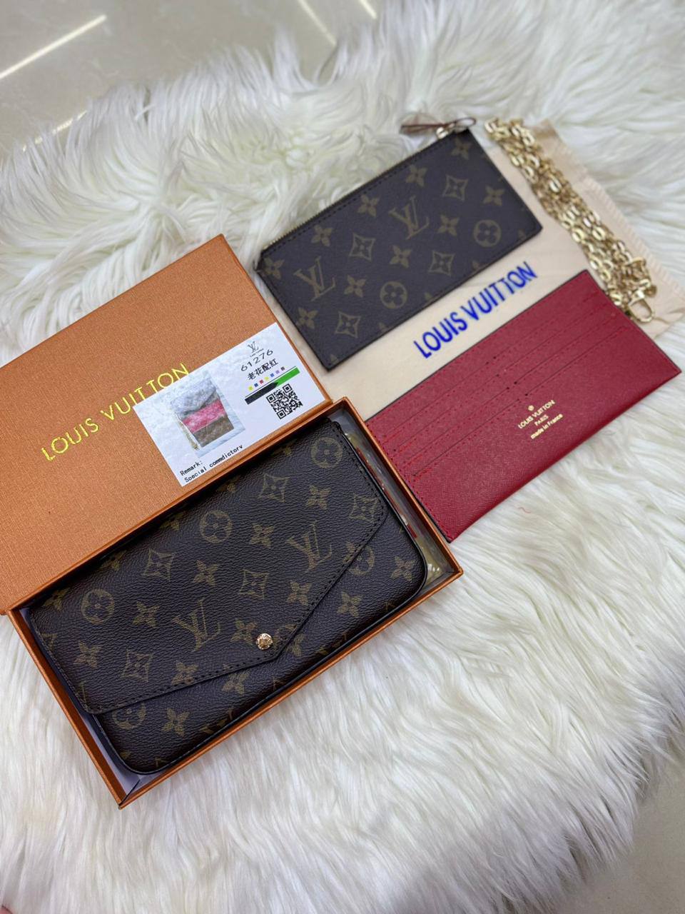 LV 3 in 1
Size : 19  * 13 cm
70 dhs🪙💕
with box 🎁

Zain115
♥️♥️♥️