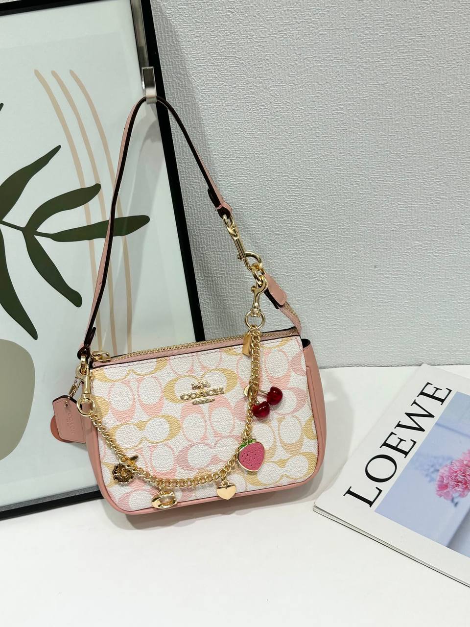 Coach
Best quality
Whith box’s
100 dhs🇦🇪🇦🇪
size 18cm

Zain158
♥️♥️♥️