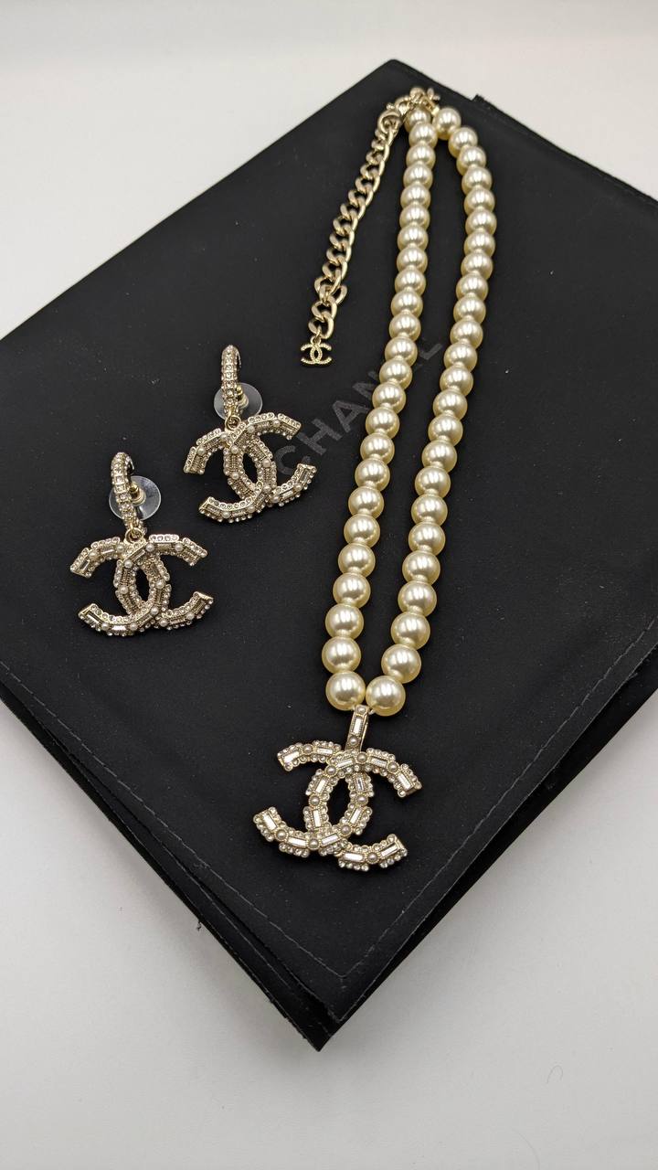 Chanel Set
190 dhs✅
normal box

Zain210
♥️♥️♥️