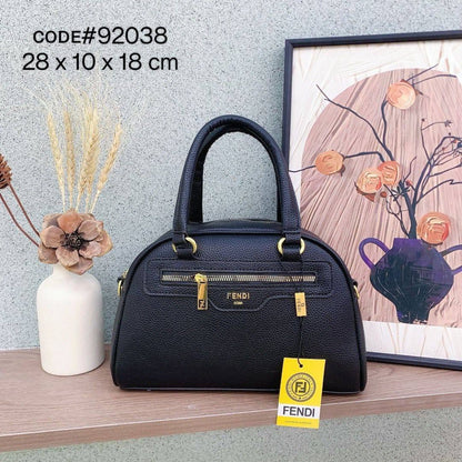 FENDI  ᴢᴜᴄᴄᴀ ᴛᴏᴘ ʜᴀɴᴅ
ғғ ᴊᴀᴄǫᴜᴀʀᴅ ᴄᴀɴᴠᴀs  ᴀɴᴅ 
ᴍᴀᴛᴛᴇ ʟᴇᴀᴛʜᴇʀ ᴍᴀᴛᴇʀɪᴀʟ
ɢᴏʟᴅ ʜᴀʀᴅᴡᴀʀᴇ
ᴡɪᴛʜ ʟᴏɴɢ ʙᴇʟᴛ sᴛʀᴀᴘ
sɪᴢᴇ : 28 cm

75 dhs💓

Zain31
♥️♥️♥️