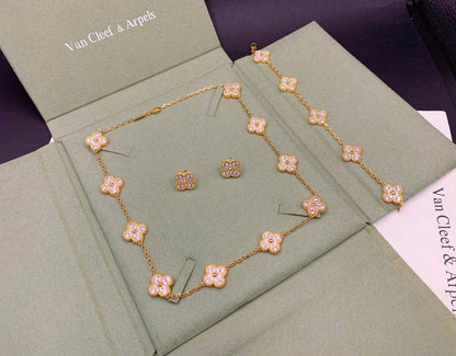 VCA SET
STONES
MASTER✨💫
10 FLOWER NECKLACE
5 FLOWER BRACELET
1 FLOWER EARRINGS
WITH NORMAL BIG BOX AND PAPER BAG🛍️🎁
 230 DHS🇦🇪🇦🇪✨💫
ALL COLORS AVAILABLE

Zain89
♥️♥️♥️