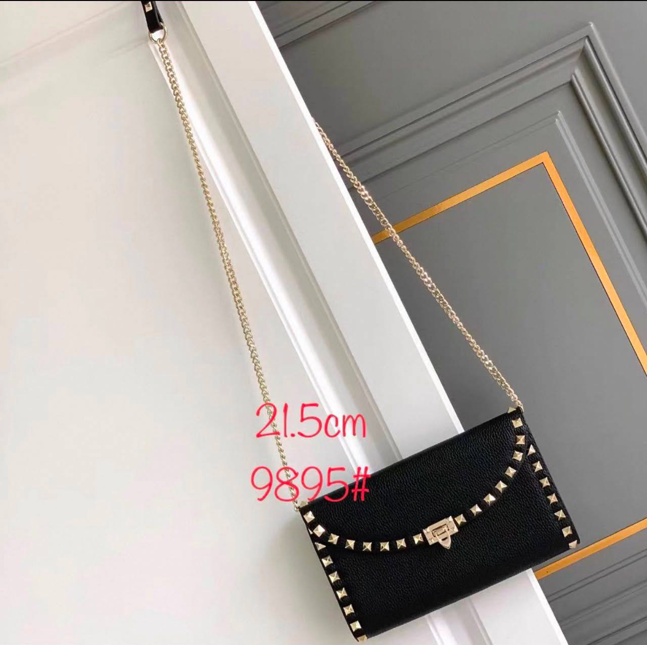 Valentino
110 dhs✅
High-quality with box

Zain35
♥️♥️♥️