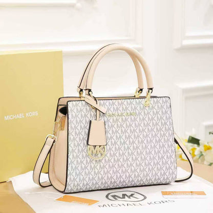 MK 
Good Quality 
With Box 
🎁🎁🎁

100 dhs✅

Zain250
♥️♥️♥️