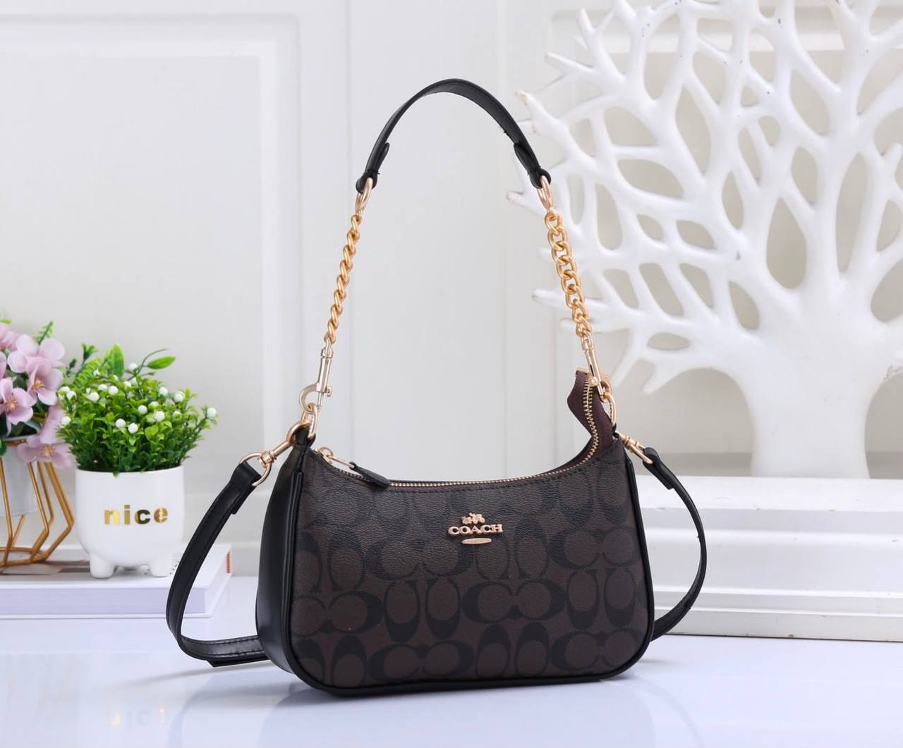 Coach
25cm 
95 dhs✅
With Box

Zain50
♥️♥️♥️