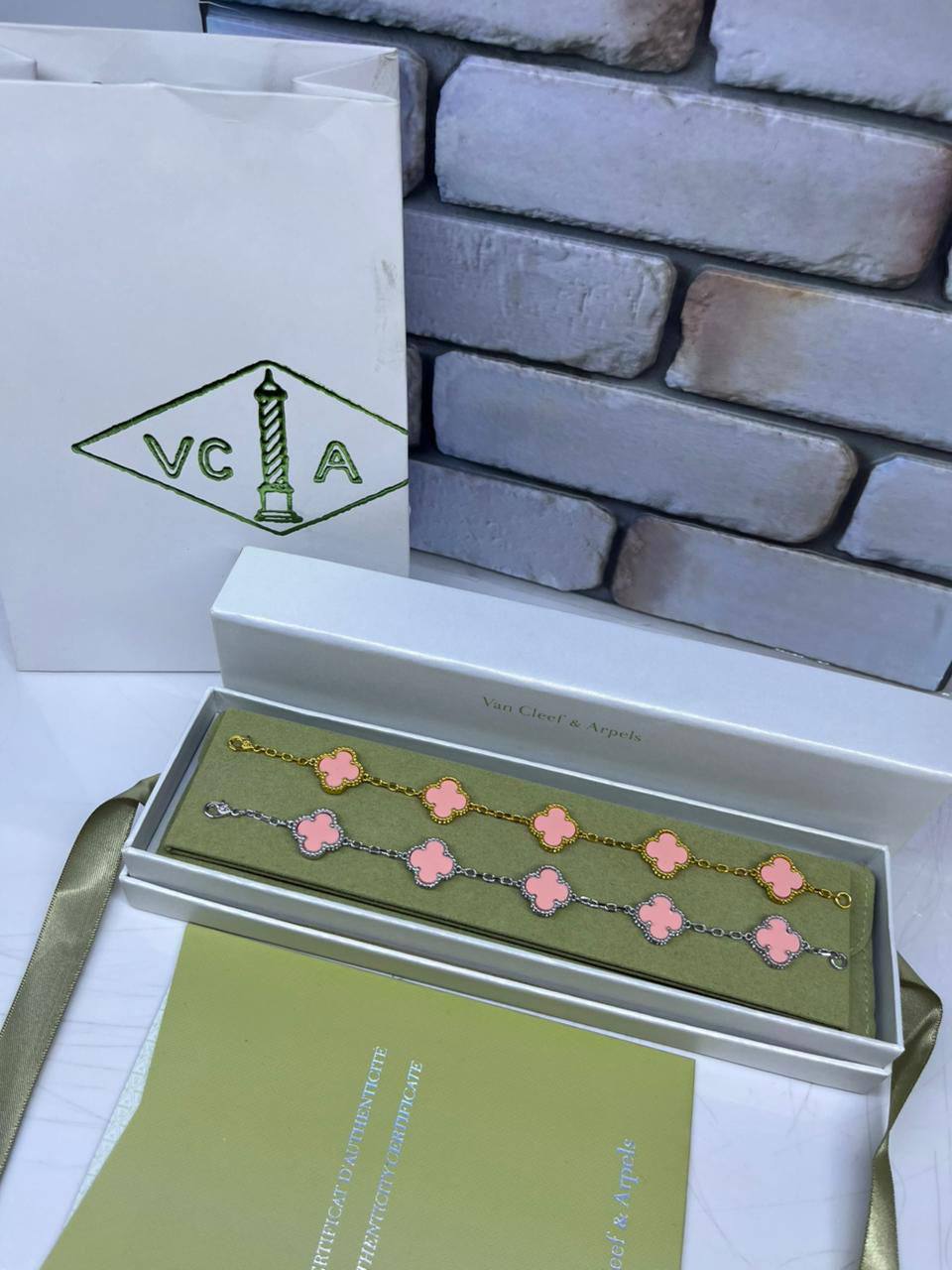 VCA ❤️‍🔥*
Bracelet 🦋
Copy one ✨
Offer price 🐦‍🔥
With normal boxes 📦 
40 dhs🪙🌨️
With master box 📦 
75 dhs🪙🌨️

Zain216
♥️♥️♥️