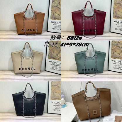 Chanel 
Good Quality 
105 dhs❤️

Zain250
♥️♥️♥️