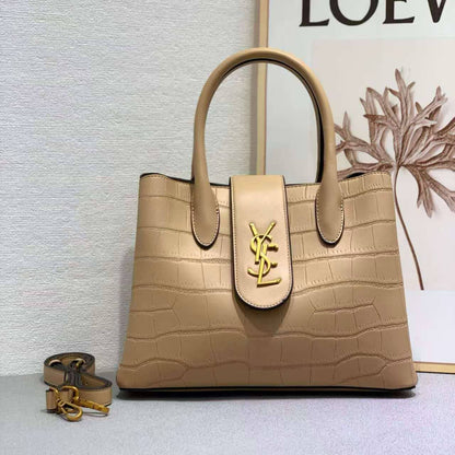 YSL 
GOOD QUALITY 
95 dhs🪙🖤

Zain200
♥️♥️♥️