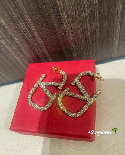 Valentino ❤️‍🔥*
Earring 🦋
Master quality 💯
With normal boxes 📦 
65 dhs❣️
With master box 🗃️ 
75 dhs❣️

Zain216
♥️♥️♥️