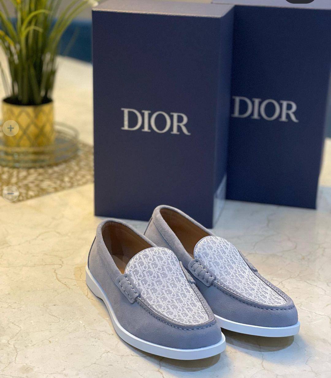 Dior
Size:40 to 45.
150 dhs❤️

Zain241
♥️♥️♥️