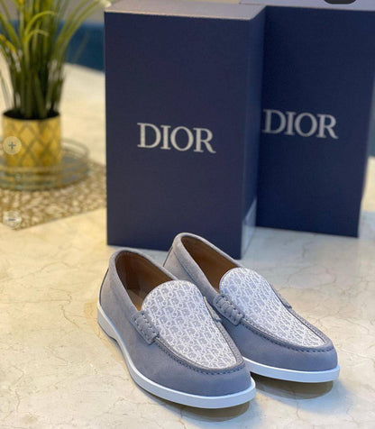 Dior
Size:40 to 45.
150 dhs❤️

Zain241
♥️♥️♥️