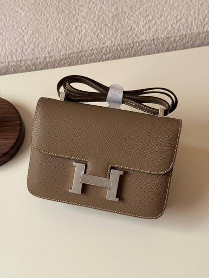 Hermes
 constance 23cm Master quality ✅with box📦
360 dhs✅

Zain51
♥️♥️♥️