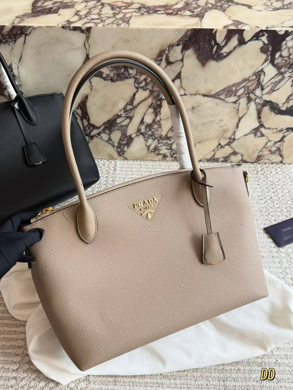 Prada

300 dhs
30 cm

Zain175
♥️♥️♥️