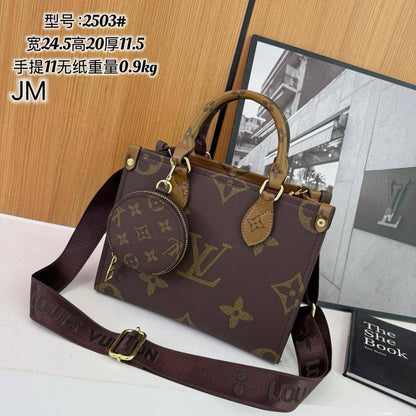 LV
25*20*11cm

80 dhs🪙🖤

Zain17
♥️♥️♥️