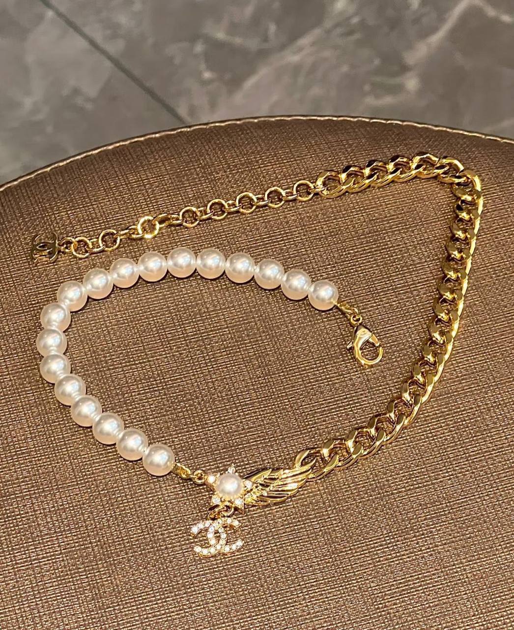 CHANEL🦋*
Necklace ❤️‍🔥
Earring❣️
Master quality 💯

With normal boxes 📦 
95 dhs🪙💕

With master box 🗃️ 
110 dhs🪙💕

Zain216
♥️♥️♥️