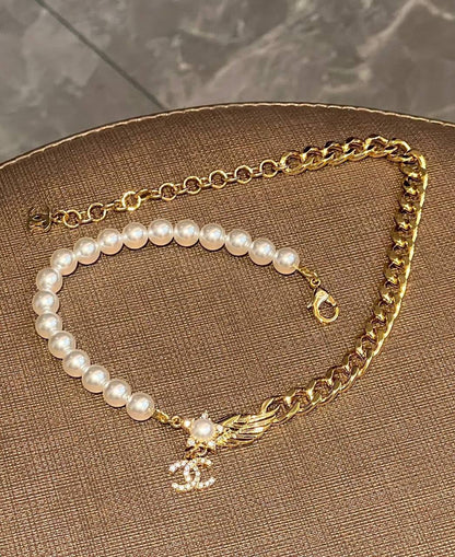CHANEL🦋*
Necklace ❤️‍🔥
Earring❣️
Master quality 💯

With normal boxes 📦 
95 dhs🪙💕

With master box 🗃️ 
110 dhs🪙💕

Zain216
♥️♥️♥️