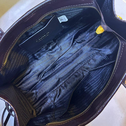 Prada 

High quality 

125 dhs

Zain39
♥️♥️♥️