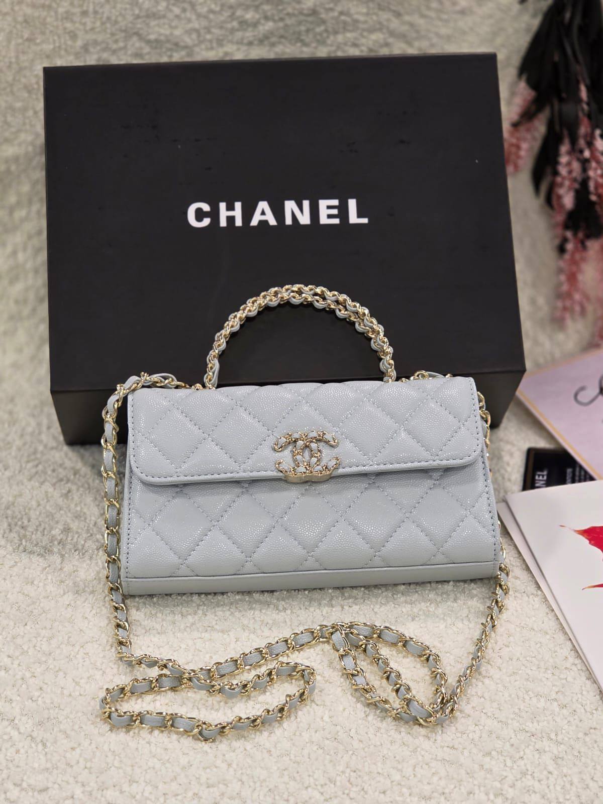 Chanel
Master
         19Cm
250 dhs👑

Zain131
♥️♥️♥️