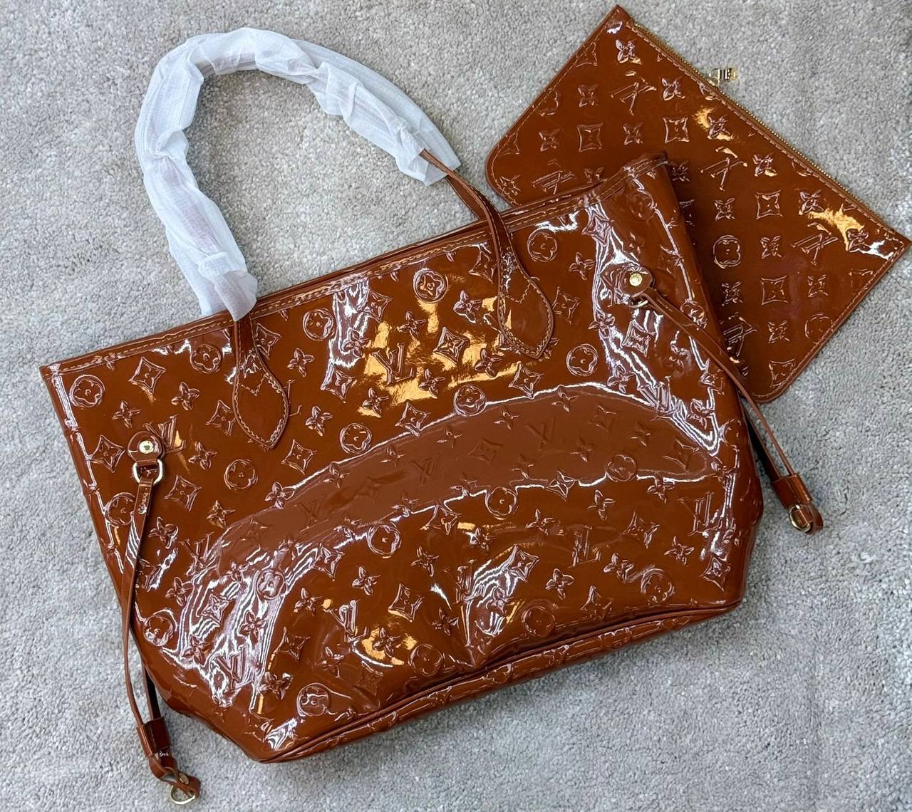 LV NEVERFULL GLOSSY 
GOOD QUALITY 👌

90 dhs🪙🌨️

WITH BOX 
🎁🎁🎁

Zain28
♥️♥️♥️