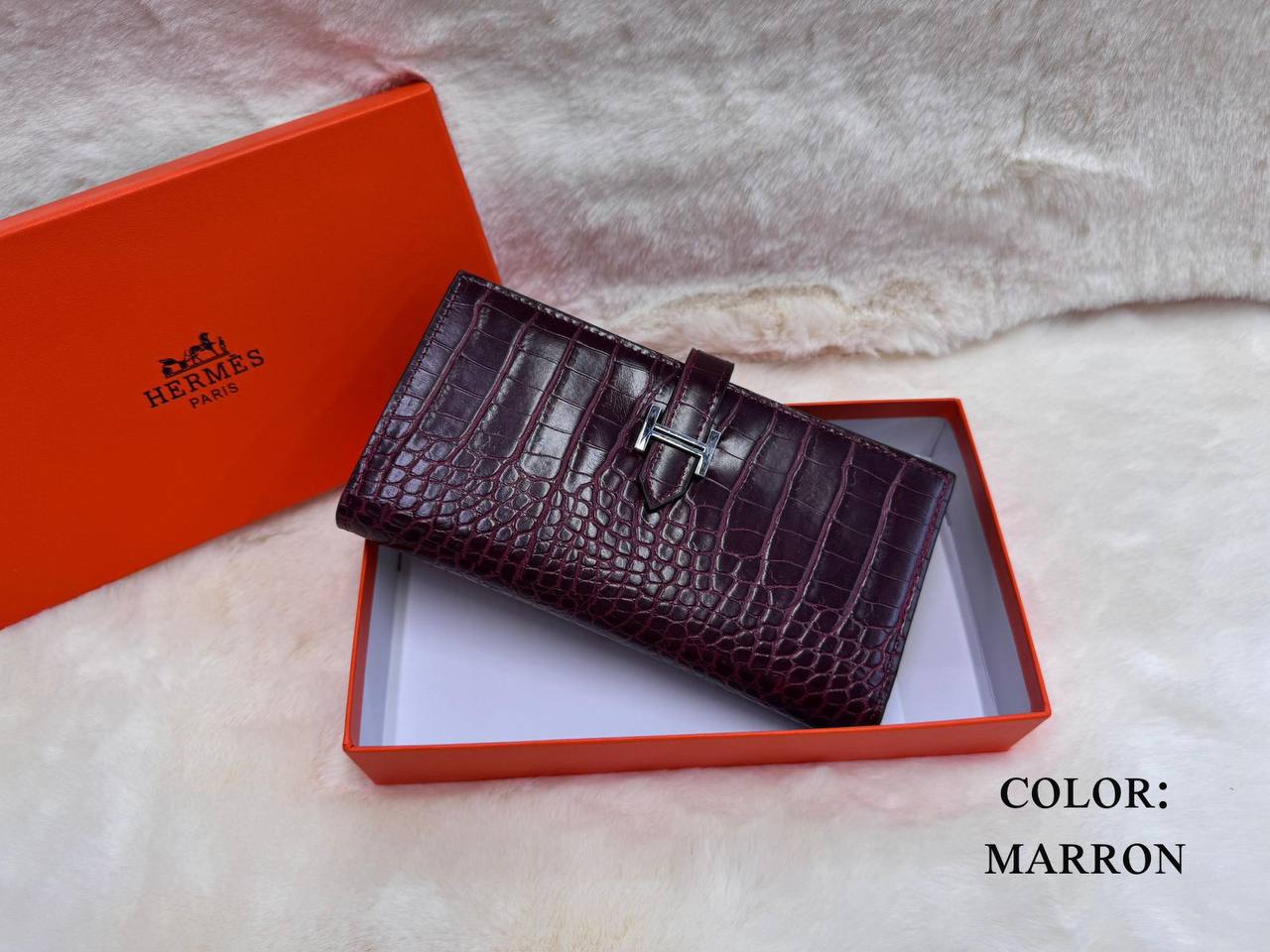 ʜᴇʀᴍᴇs WALLET
ɢᴏʟᴅ ʜᴀʀᴅᴡᴀʀᴇ
ᴡɪᴛʜʙᴏx
Crocs material
35 dhs💓

Zain56
♥️♥️♥️