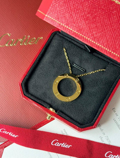 Cartier
LOVE PENDANT 
* ⁠↗️ *Super Master Quality 
* ⁠Gold , Silver & ChmpnGold all colors available 
Product description: 
18K  gold plated 
Chain length: 42cm
Outer diameter: 23.5mm
For Price 👇 WhatsApp✅
0568585901 
0507557372
0552275751 Owner Zain 👌