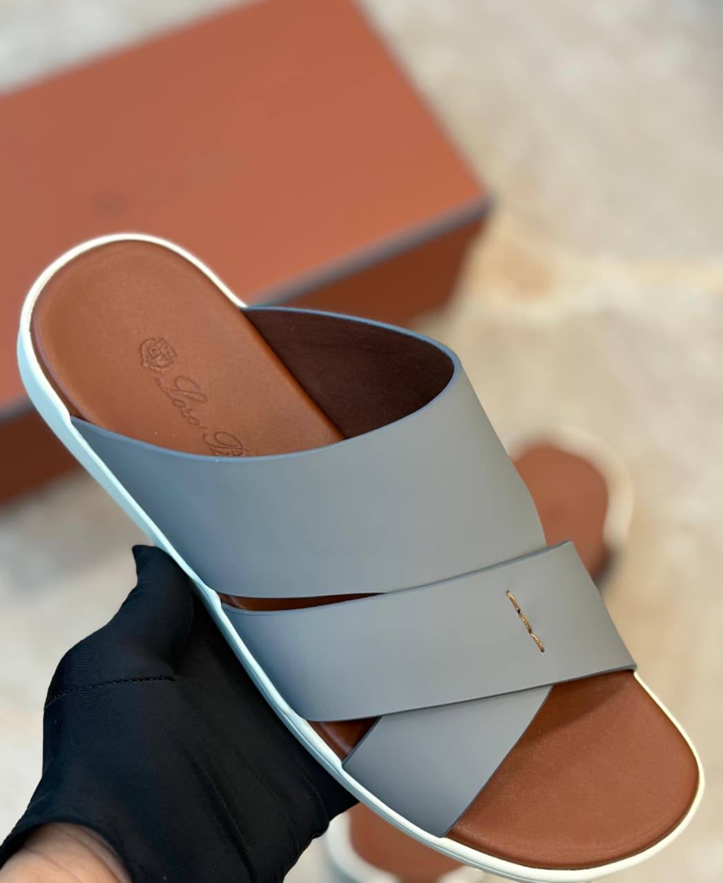 Loro piana 
slippers for men master quality 
290 dhs🌺
size available (40to46) 6to12

Zain59
♥️♥️♥️