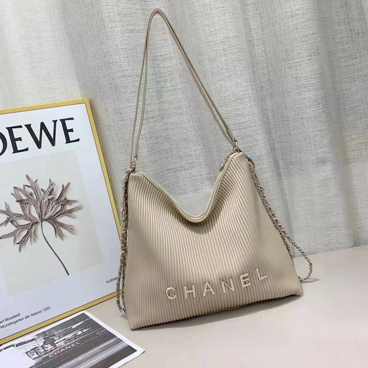 ❤️ Chanel Big
 1⃣️ First Quality 
Size : 34 * 25* 12  cm
95 dhs🪙🌺

Zain115
♥️♥️♥️