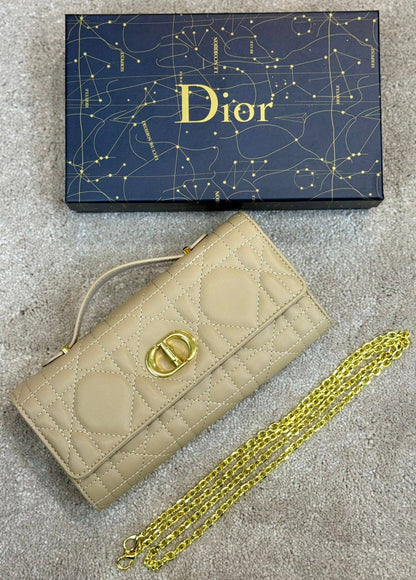 DIOR 
GOOD QUALITY 🔥
90 DHS💓

WITH BOX 📦
🎁🎁🎁

Zain28
♥️♥️♥️