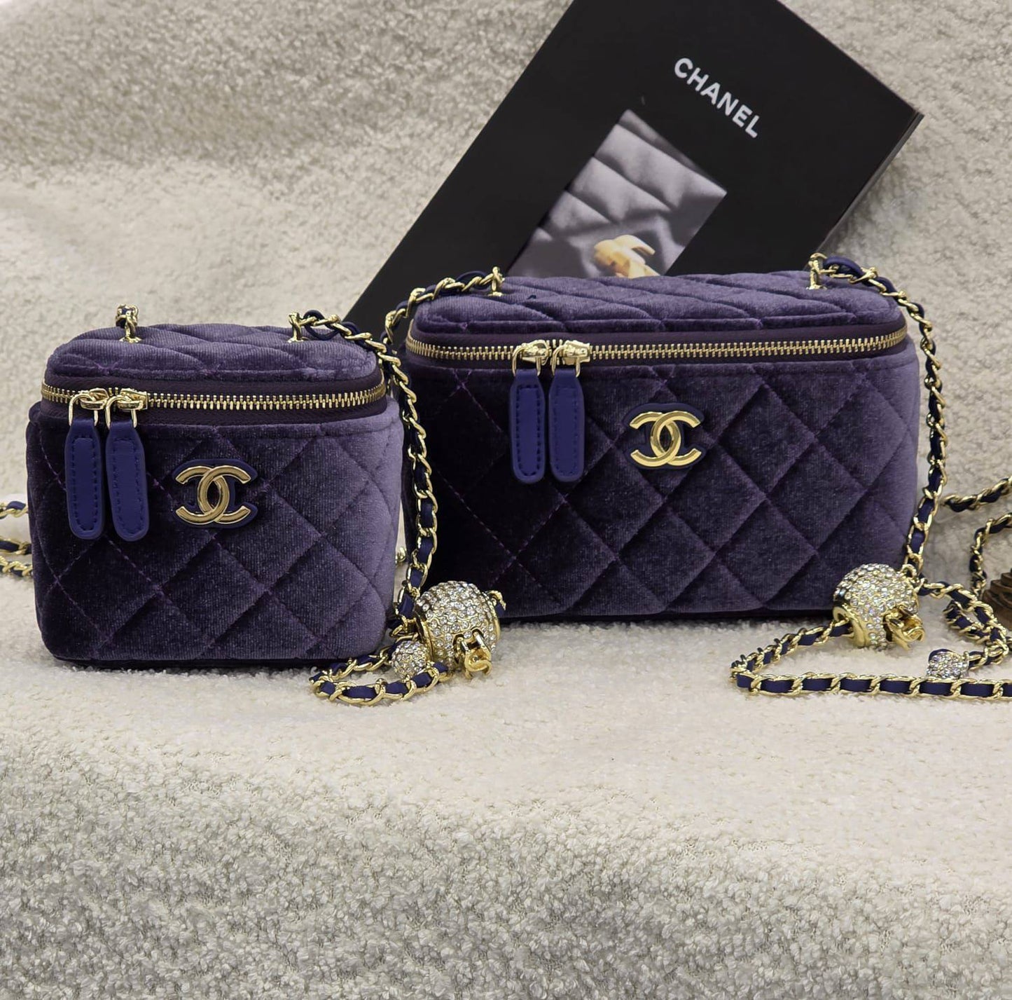Chanel Vanity 
Master
    17Cm  220 dhs❣️
    Micro   210 dhs❣️
💼 Good Quality 💼

Zain131
♥️♥️♥️