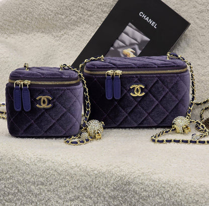 Chanel Vanity 
Master
    17Cm  220 dhs❣️
    Micro   210 dhs❣️
💼 Good Quality 💼

Zain131
♥️♥️♥️