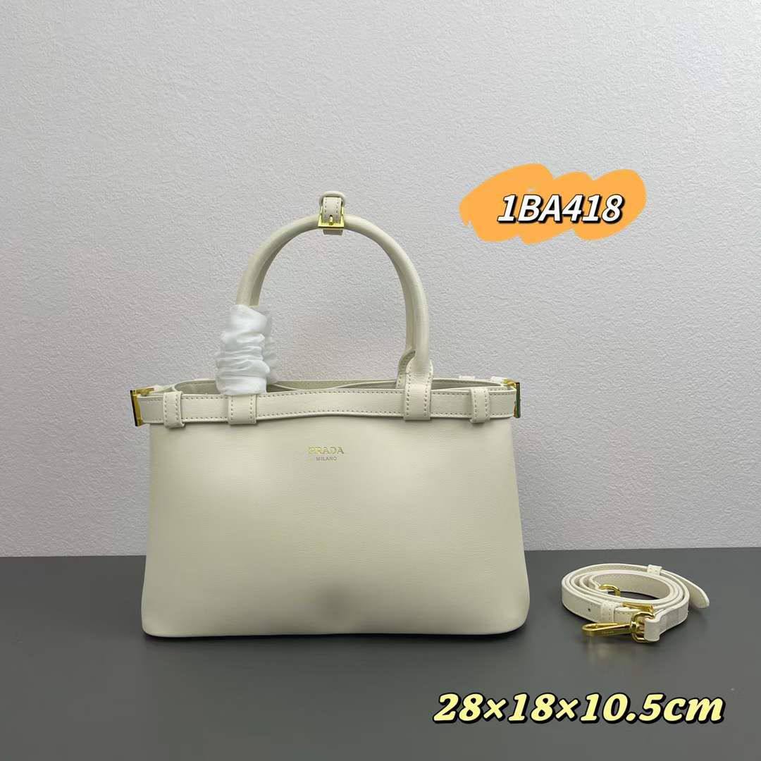 Prada

150 dhs🇦🇪🇦🇪

Zain10
♥️♥️♥️