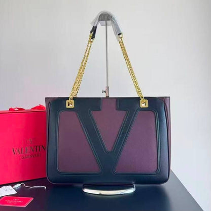 VALENTINO COPY ONE NEW CAME 
190 dhs🇦🇪🇦🇪

Zain295
♥️♥️♥️