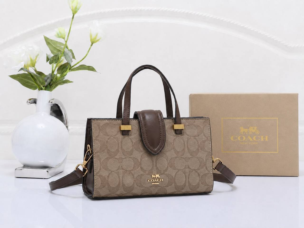 Coach
100 dhs✅
With Box

Zain50
♥️♥️♥️
