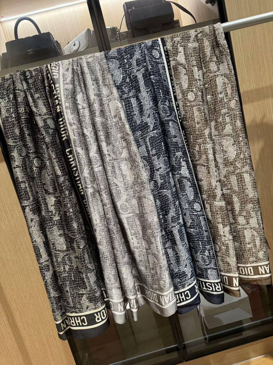 Silk scarf
40 dhs❣️

Zain60
❣️❣️❣️