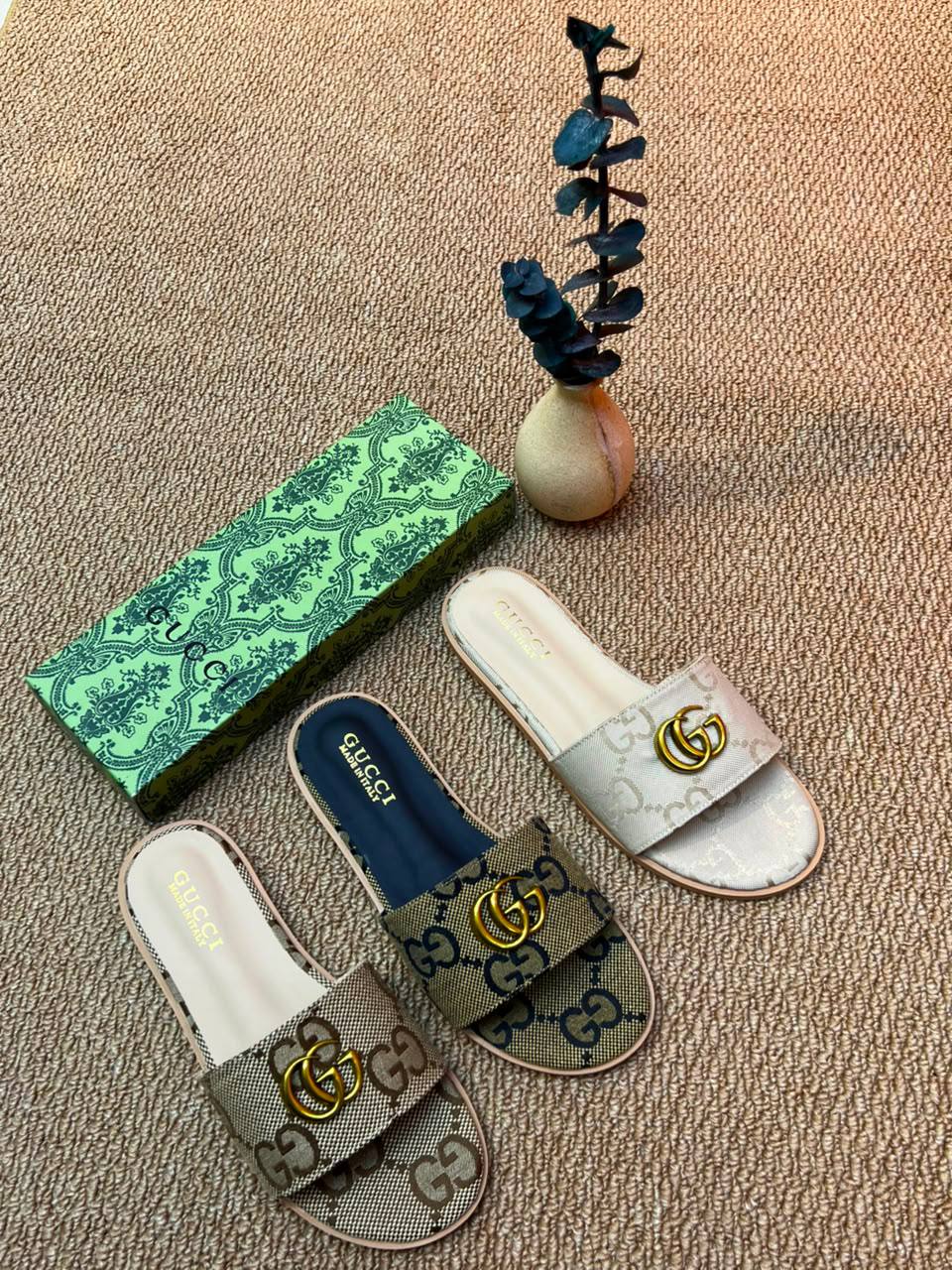 Slippers
75 dhs✅
Size 36-41

Zain236
♥️♥️♥️