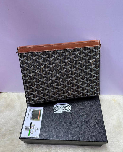 Goyard clutch
Good quality

With box 
🎁🎁🎁

65 dhs🪙💚

Zain50
♥️♥️♥️