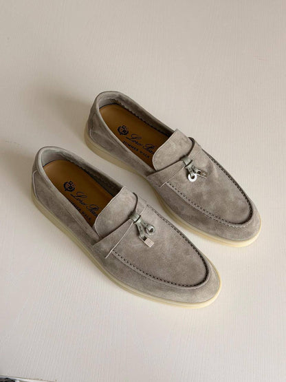 Loro Piana 
Summer Charms Walk❣️❤️
Super Master Quality
Size 36 to 41
450 dhs💓

Zain71
♥️♥️♥️