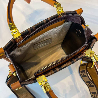 LV

90 dhs🌺

with box
🎁🎁🎁

Zain26
♥️♥️♥️