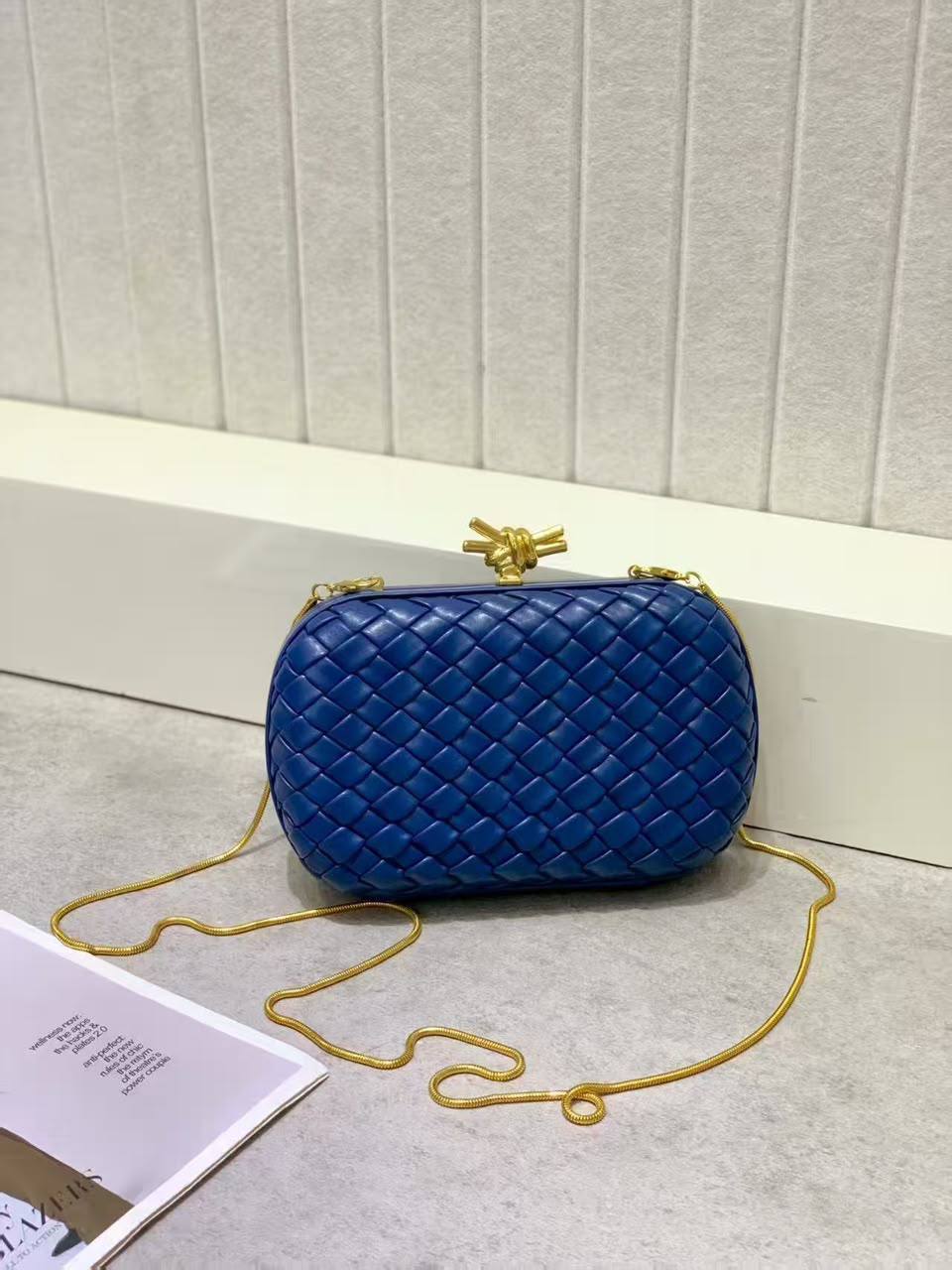 Bottega

100 dhs🇦🇪🇦🇪🇦🇪

High-quality 
with box

Zain35
♥️♥️♥️