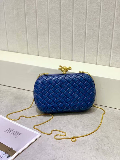 Bottega

100 dhs🇦🇪🇦🇪🇦🇪

High-quality 
with box

Zain35
♥️♥️♥️