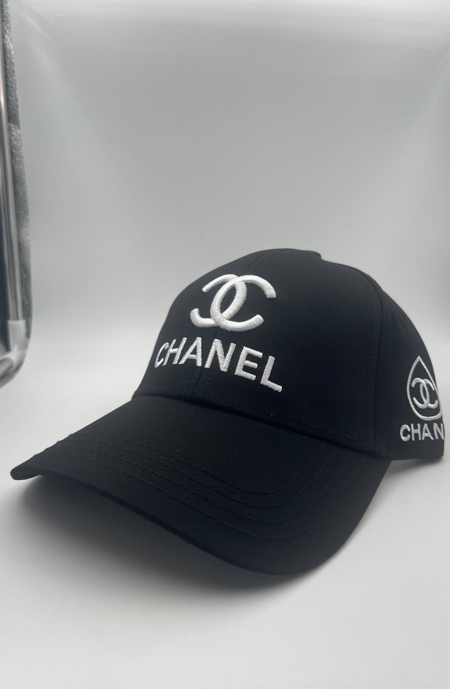 Chanel
Caps 🧢
High quality 💯
40 dhs❣️

Zain273
♥️♥️♥️