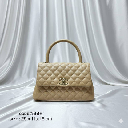 CHANEL  COCO
ᴛᴏᴘ ʜᴀɴᴅʟᴇ ʙᴀɢ
ᴄᴀᴠɪᴀʀ ʟᴇᴀᴛʜᴇʀ ᴍᴀᴛᴇʀɪᴀʟ
ɢᴏʟᴅ ᴄʜᴀɪɴ ʟᴇᴀᴛʜᴇʀ sᴛʀᴀᴘ
sɪᴢᴇ: 25 cm
ᴡɪᴛʜ BOX
🎁🎁🎁

85 dhs🪙💕

Zain31
♥️♥️♥️