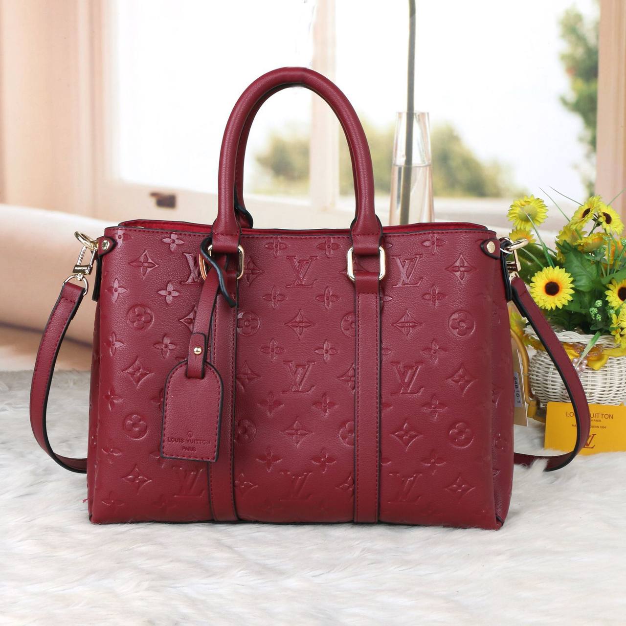 LV
Good Quality 
105 dhs❣️

Zain250
♥️♥️♥️