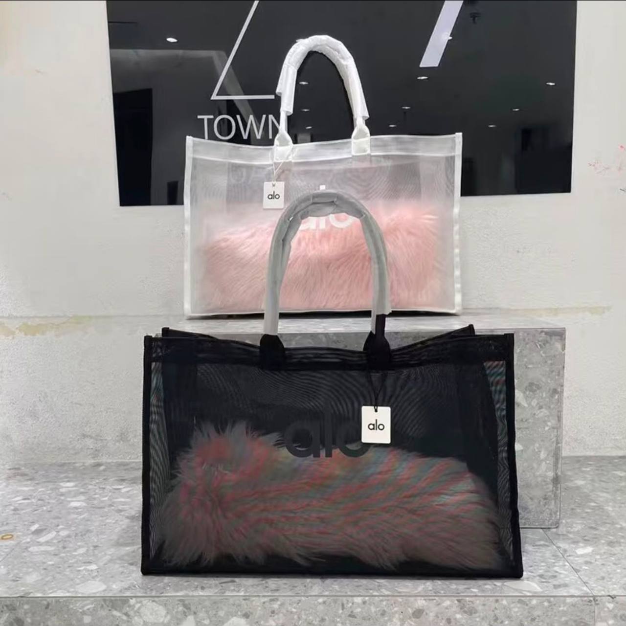 ALO
75 dhs🇦🇪🇦🇪
Size：48CM
good-quality 

Zain35
♥️♥️♥️
